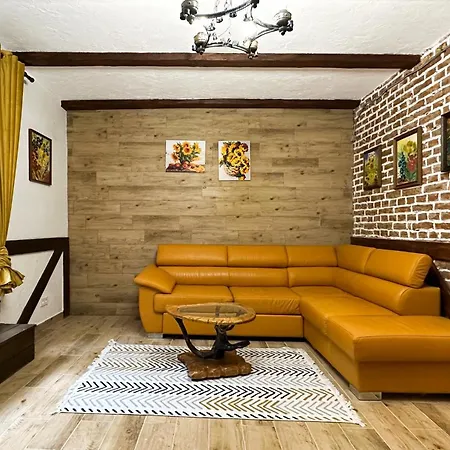Cozy Apartments In The City Centre Lviv Exterior photo